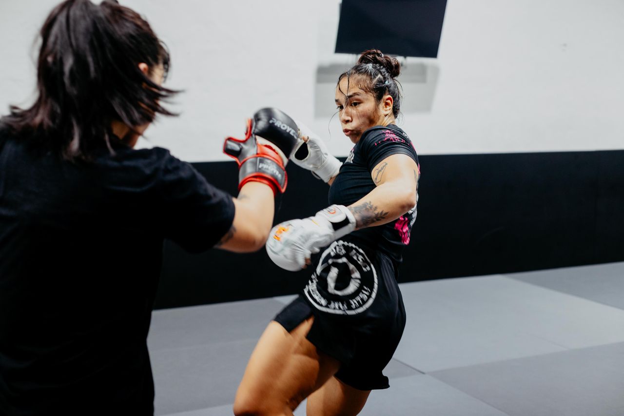 Atlete durante un allenamento di combattimento